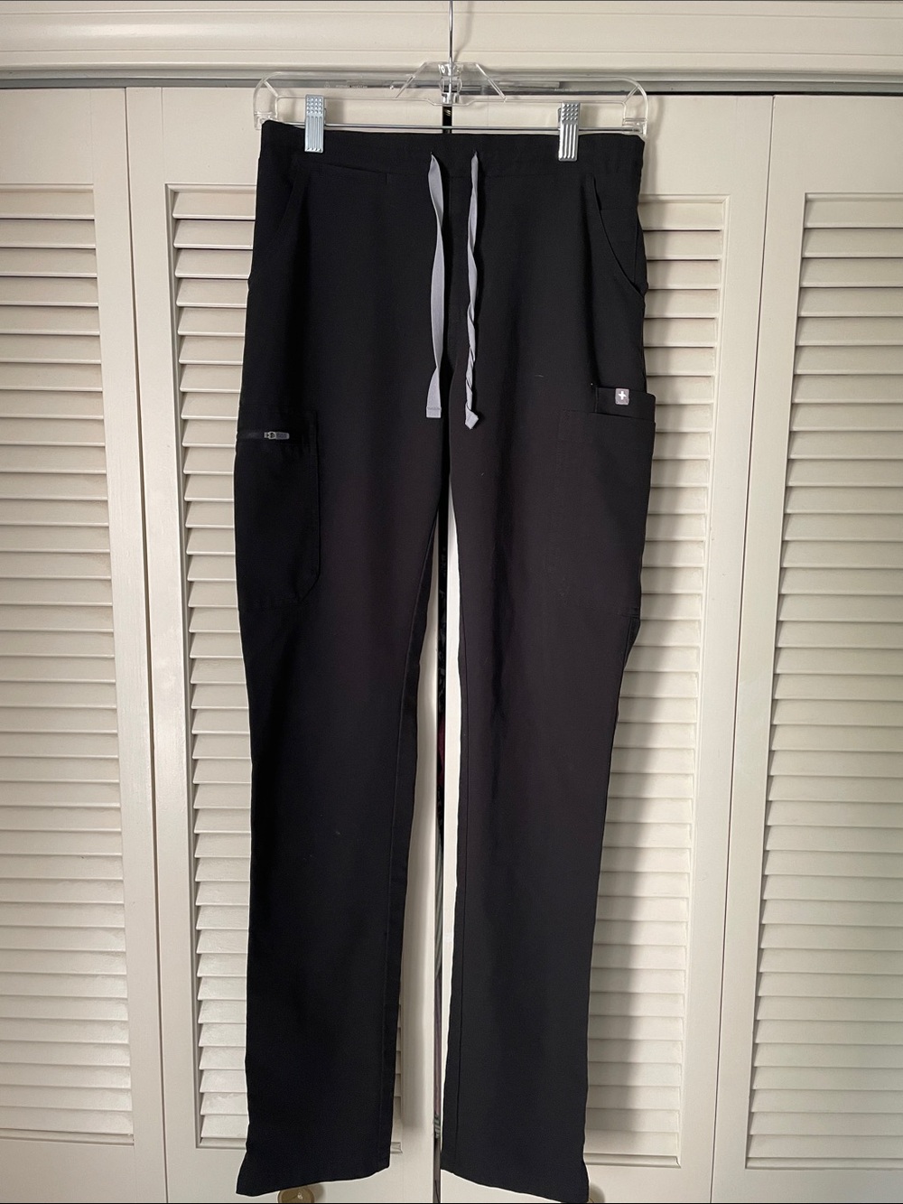 Figs Women’s Slim Straight-Leg Scrub pants Sz XS/ Tall Black